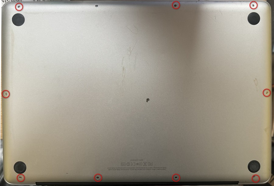 Macbook Pro 15-inch, Mid 2012底部