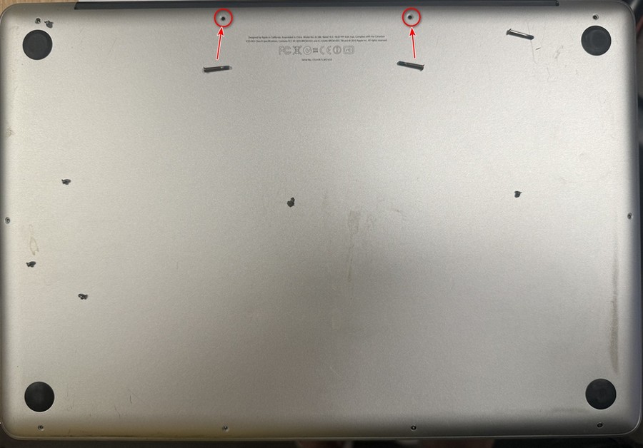 Macbook Pro 15-inch底部